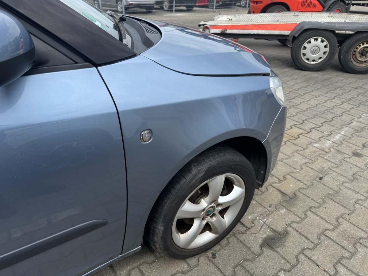 Skoda Fabia 2 5J original Kotfl&uuml;gel vorn rechts 9154 Satin Grey Bj.2009